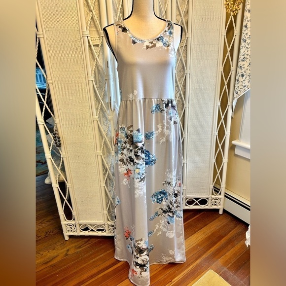 Maxi Dress Grey with Blue Pink White Flowers Round Neck Pockets size Large - Picture 3 of 16